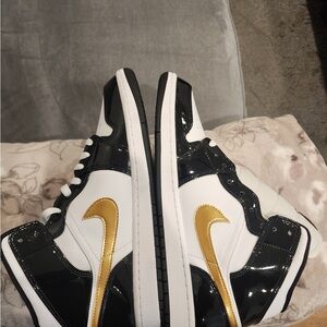 Men’s Black and Gold- Jordan 1 Mid